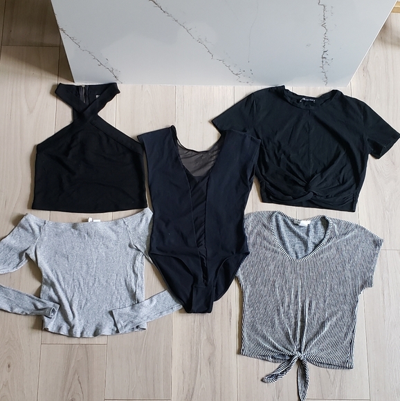 Tops - Set of Essential Tops Womens M Black Gray 5 Shirt Lot